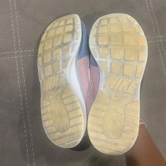 Women’s Nike black and red roshe running shoes size 9 - Picture 3 of 5